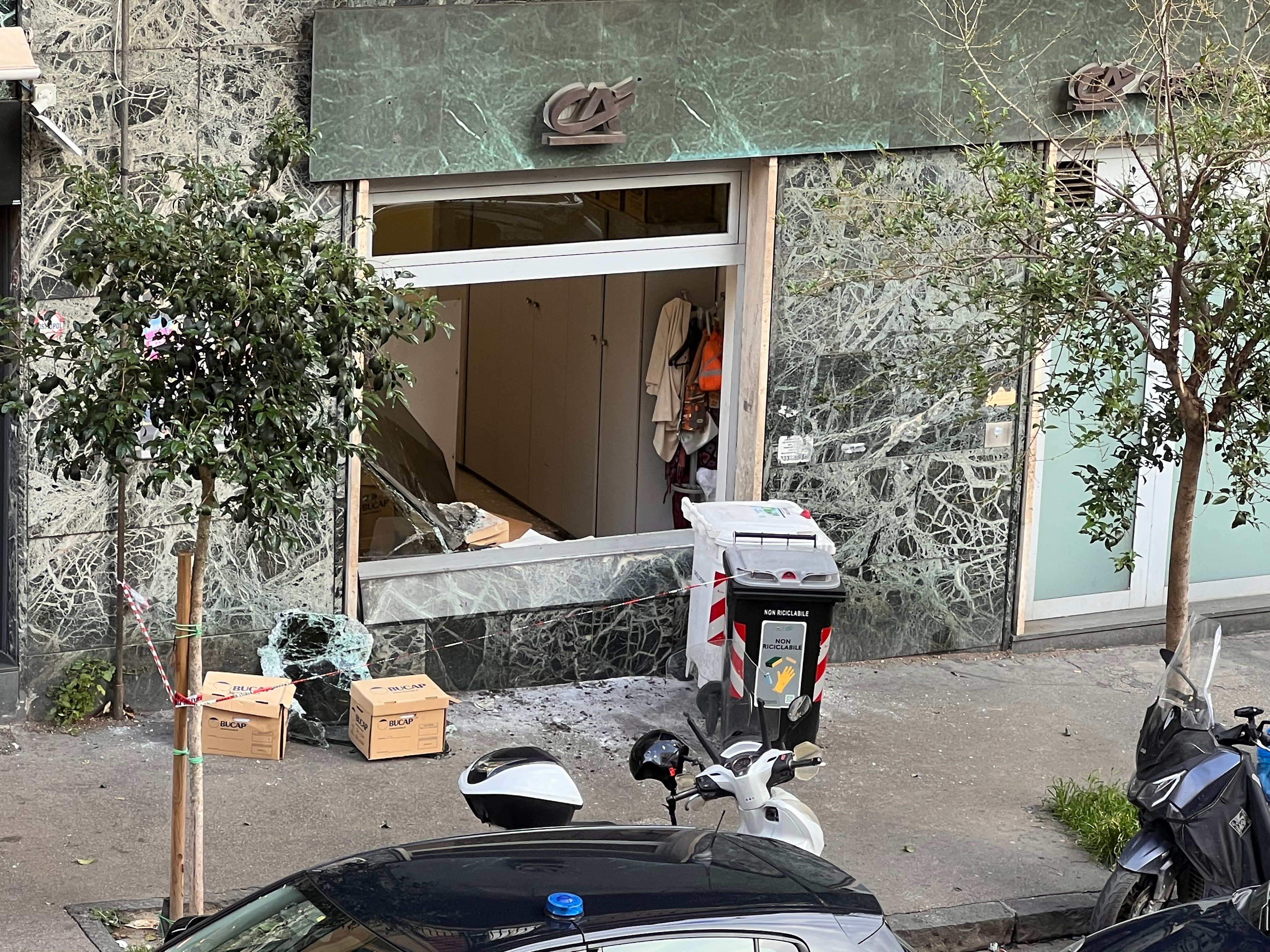 Bank robbers hold 25 people hostage in Italy then escape into 'sewers'