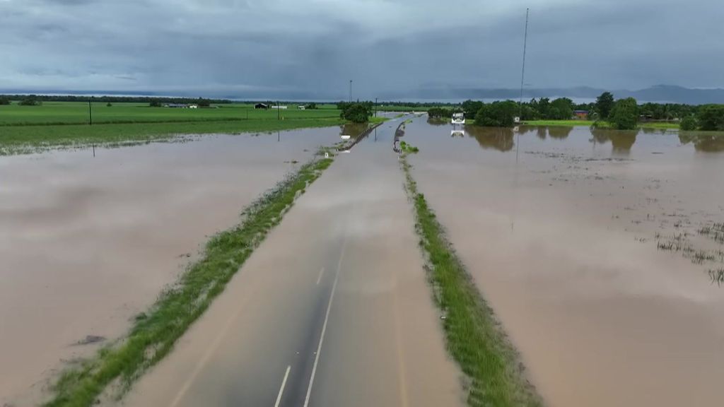 Drone vision shows extensive flooding in North Queensland - ABC News