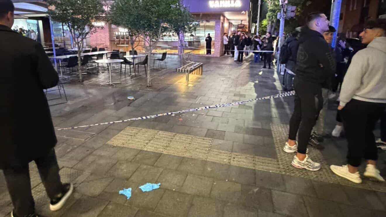 Man hospitalised after machete attack at Melbourne shopping mall