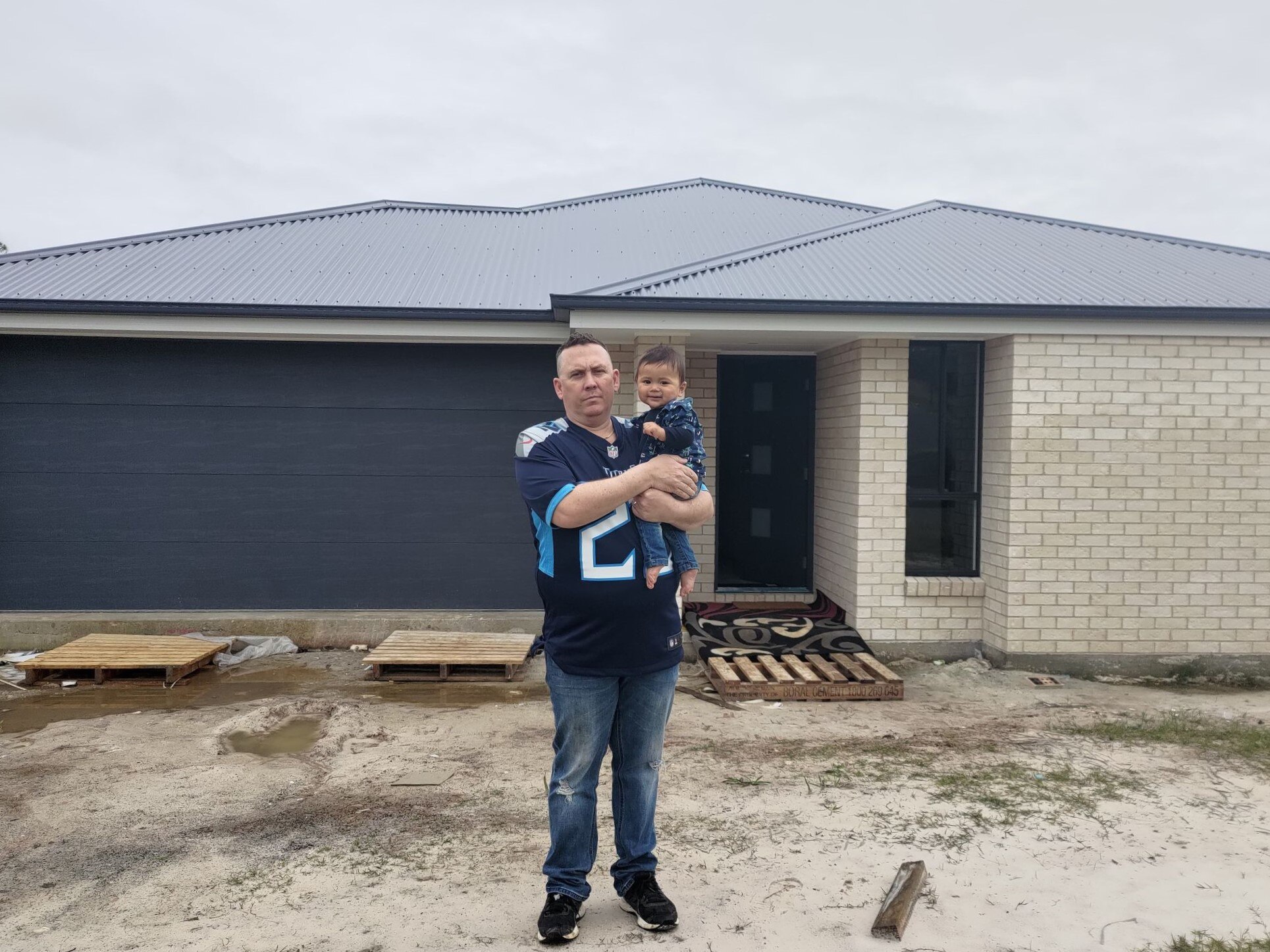 Oracle home owners seek out new builders to start again as others chase certificates to move in