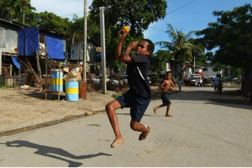 Hanuabada kids playing in the street