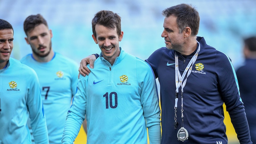 Socceroos assistant Ante Milicic talks to Robbie Kruse during training