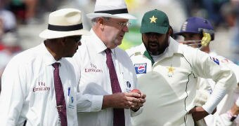 Umpires Bill Doctrove and Darrell Hair show the ball to Pakistan's captain Inzamam-ul-Haq