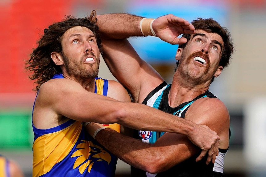 Tom Hickey of the Eagles competes with Scott Lycett of the Power.