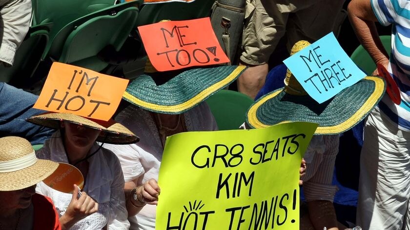 Spectators complain about the heat at the Australian Open
