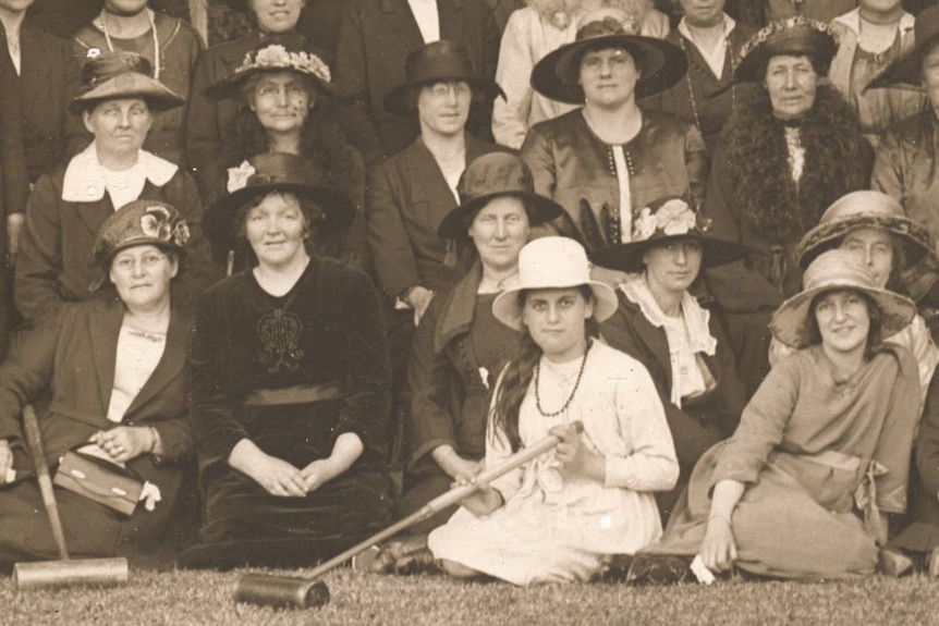 Black and white picture of people playing croquet in Ballarat early in the 20th century.