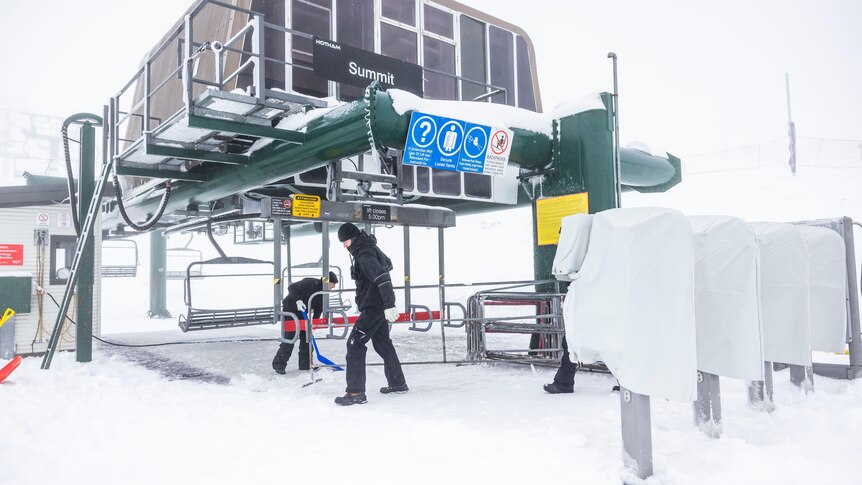 Nach einem langsamen Start in die Saison 2023 werden Skilifte in Mount Hotham, Falls Creek, eröffnet