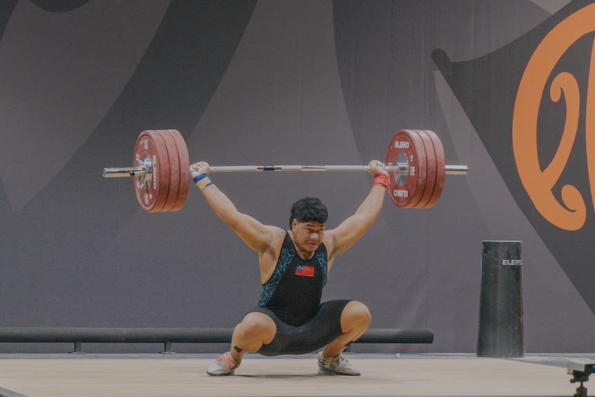 Don Opeloge of Samoa attempts a lift on the stand at the Oceania Olympic qualifiers 