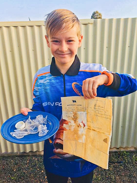 Jyah Elliott holding the letter