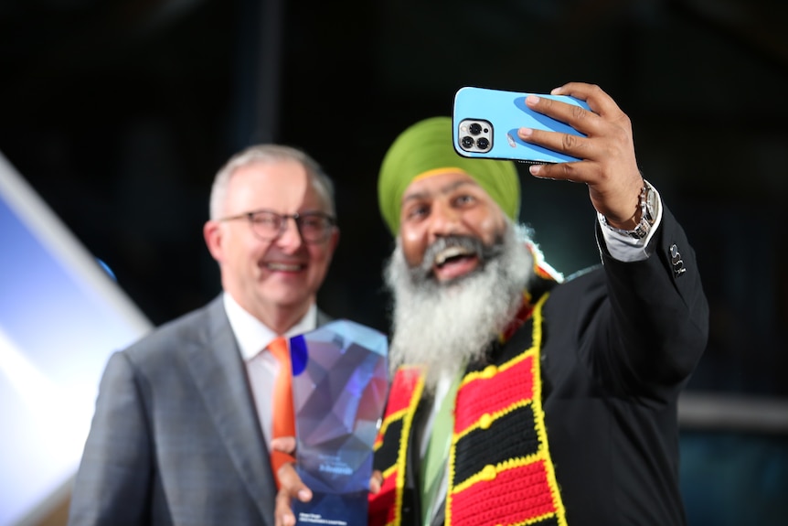 Amar Singh poses for a selfie with Anthony Albanese.