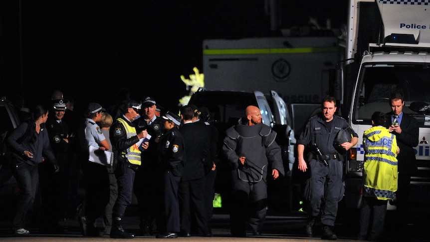 Police, including members of the bomb squad, have been at the Mosman residence since 2:30pm on Wednesday.