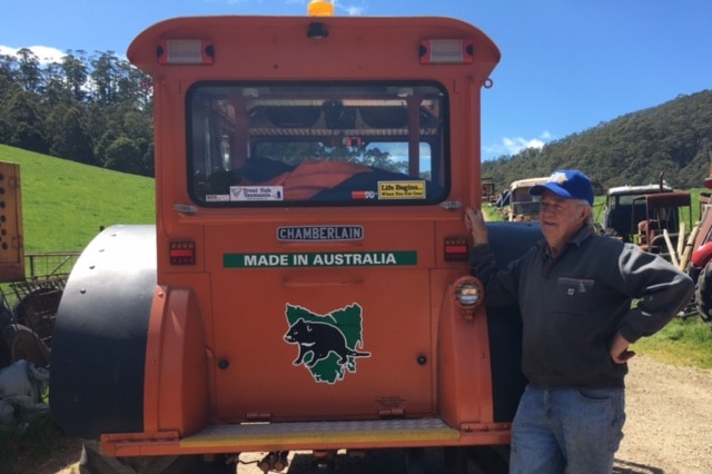 Tractor trekkers traverse Tasmania at 20km/h