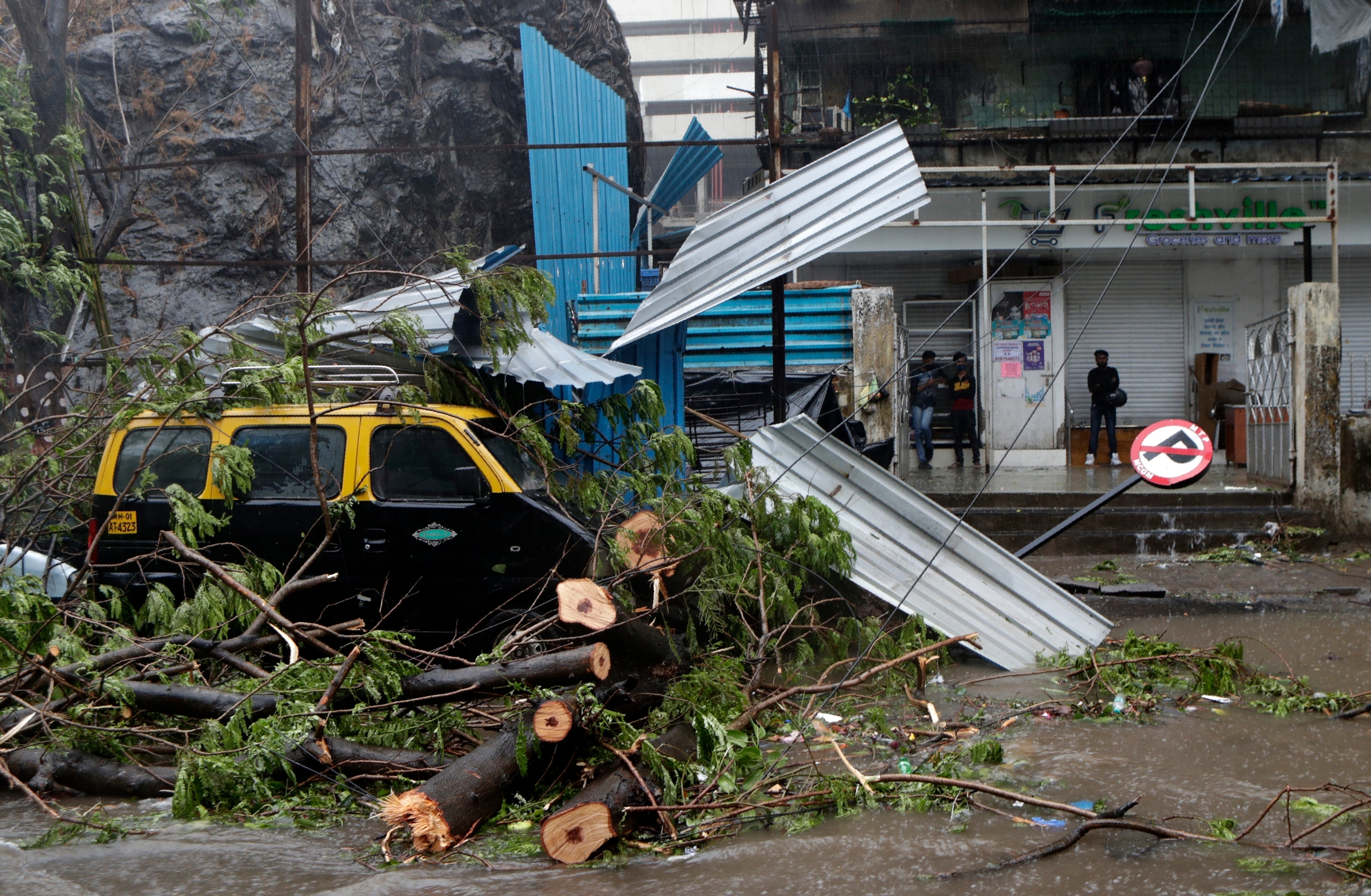 At Least 20 Killed And 200,000 Evacuated As Cyclone Tauktae Batters ...