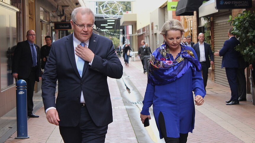 Wide shot of Prime Minister Scott Morrison and Assistant Minister for Regional Development and Territories Sussan Ley in Albury.