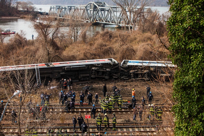 New York train derails killing at least 4, injuring 67