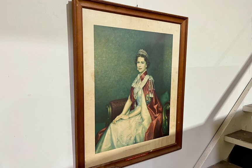 A portrait of Queen Elizabeth.