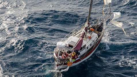 One man suffered head injuries and his yacht was damaged in high seas off Flinders Island.