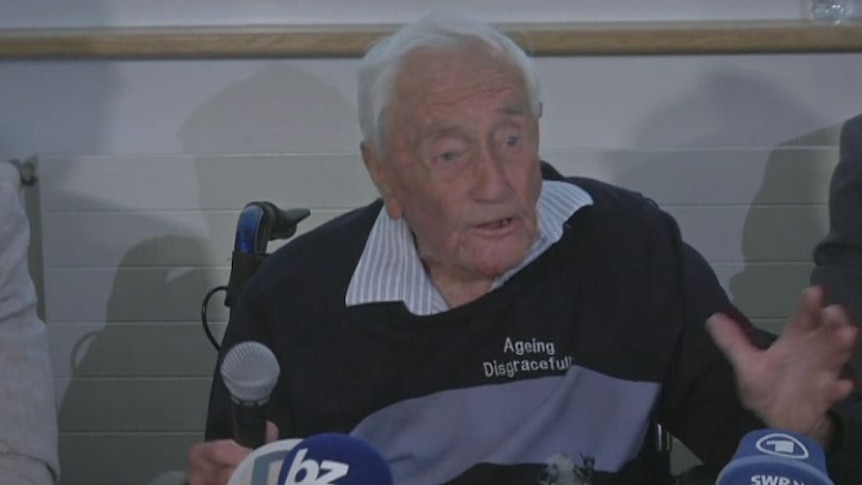 104-year-old David Goodall sings the song he'd like played in his final moments