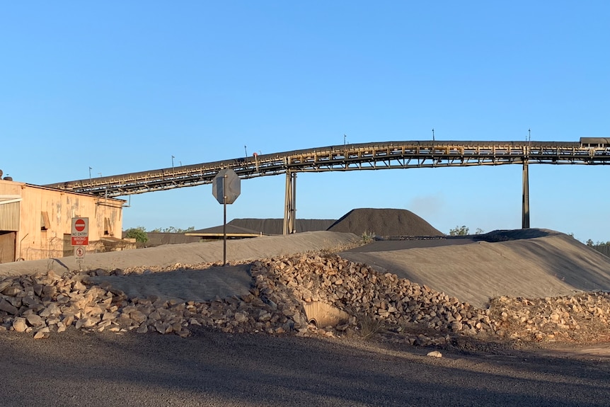 Montón de mineral de hierro.