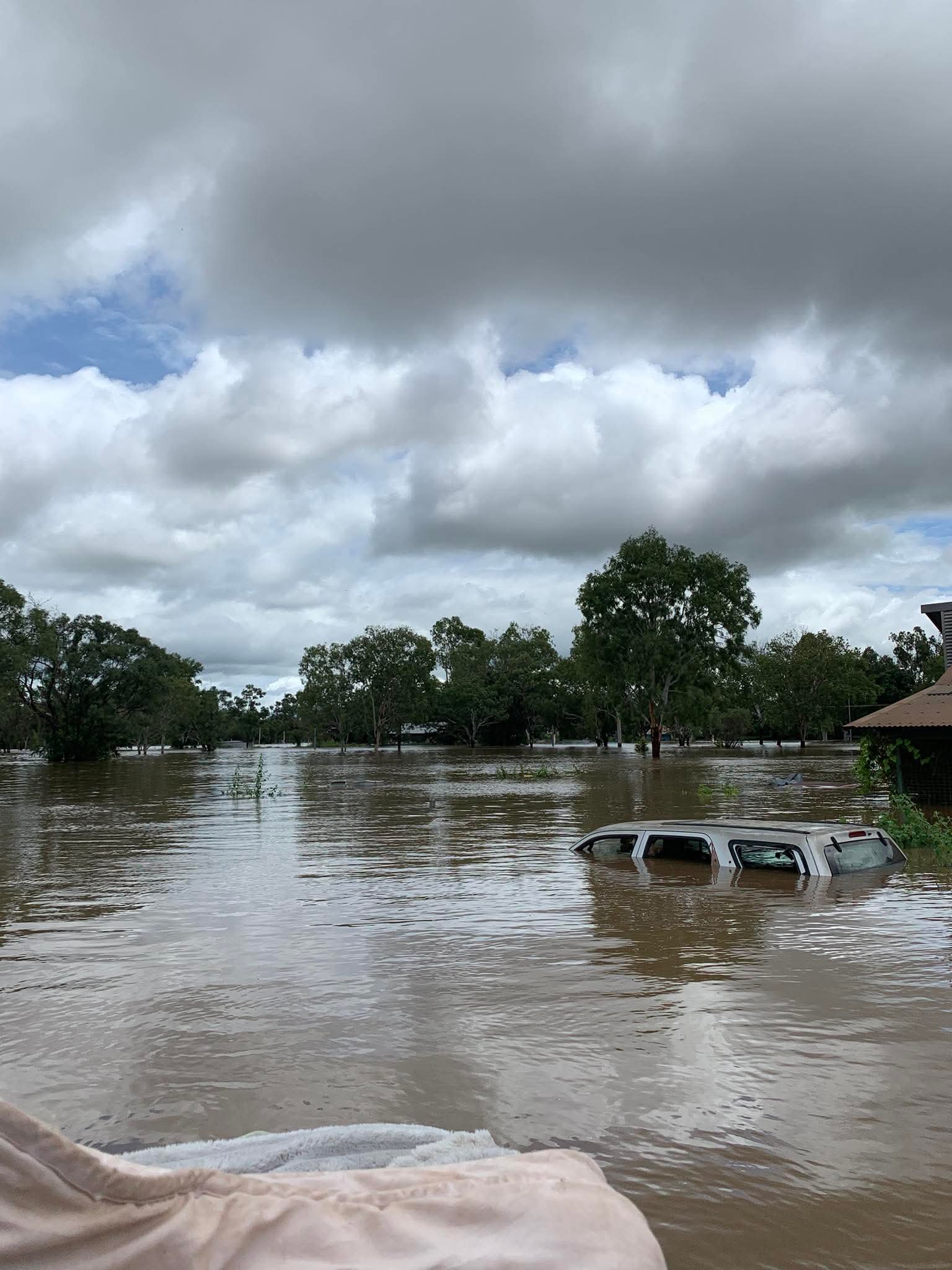 Remote Aboriginal communities evacuated by air as flooding continues