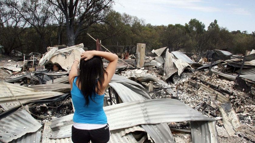 Web users have rallied at social media sites after deadly bushfires tore through Victoria.