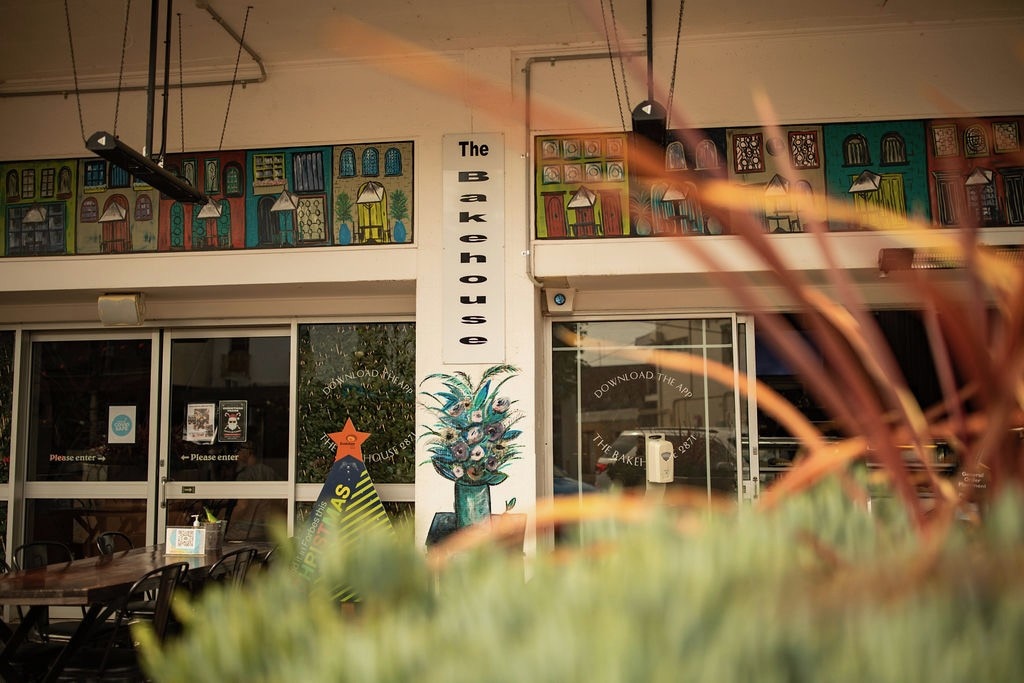 frente a una panadería 