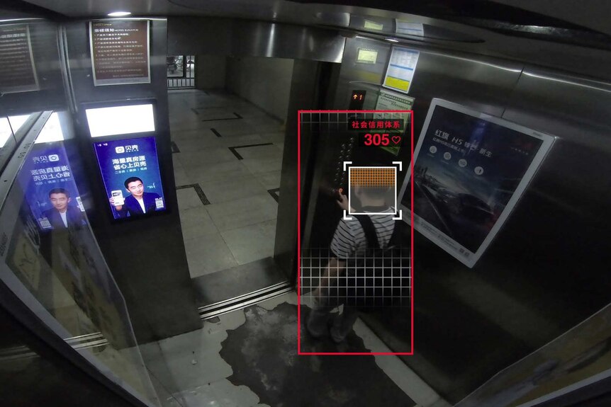 Liu Hu steps into an elevator.