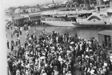 Huge crowds gathered to farewell the Orvieto, the first ship to leave for WW1.
