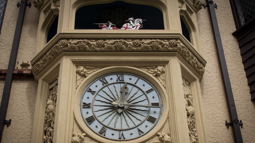 Günter Best has worked on the London Court clock