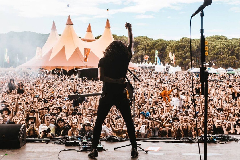 Gang of Youths' Dave Le'aupepe raising his fist to a packed crowd at Sydney City Limits 2018