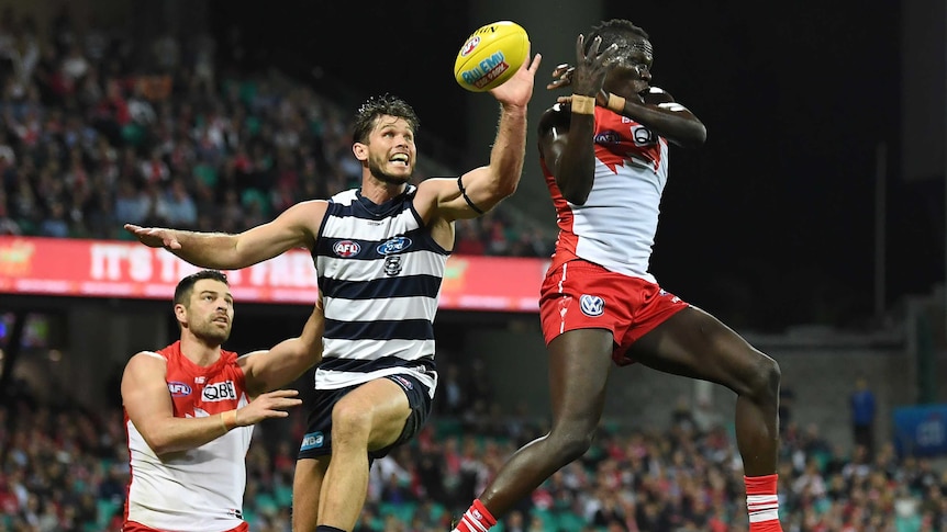 Tom Hawkins and Aliir Aliir contest for the ball in the air at the SCG.