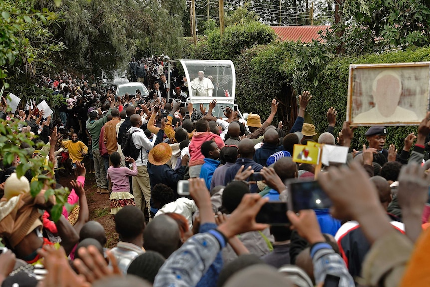 Residents of Kenyan slum welcome Pope Francis.