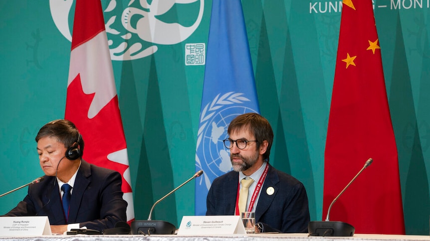 Huang Runqiu, left, President of the COP 15 and Minister of Ecology and Environment of China 