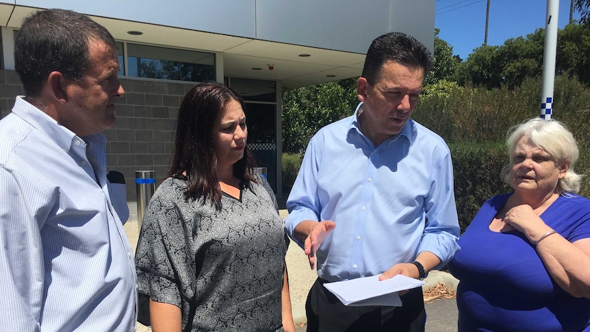 SA Best candidate Kelly Gladigau (second from left) and Nick Xenophon with Murray Bridge locals Rex and Mandy.