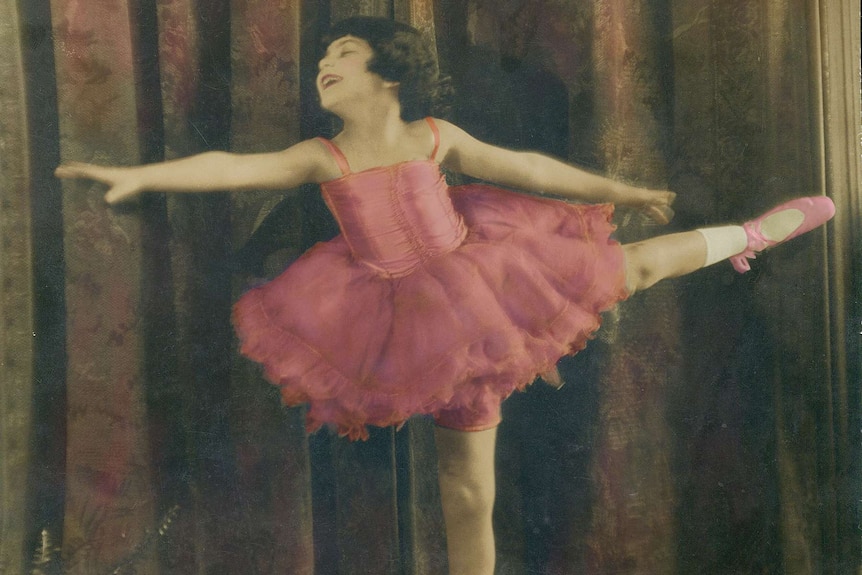 A young Annette Kellerman dancing