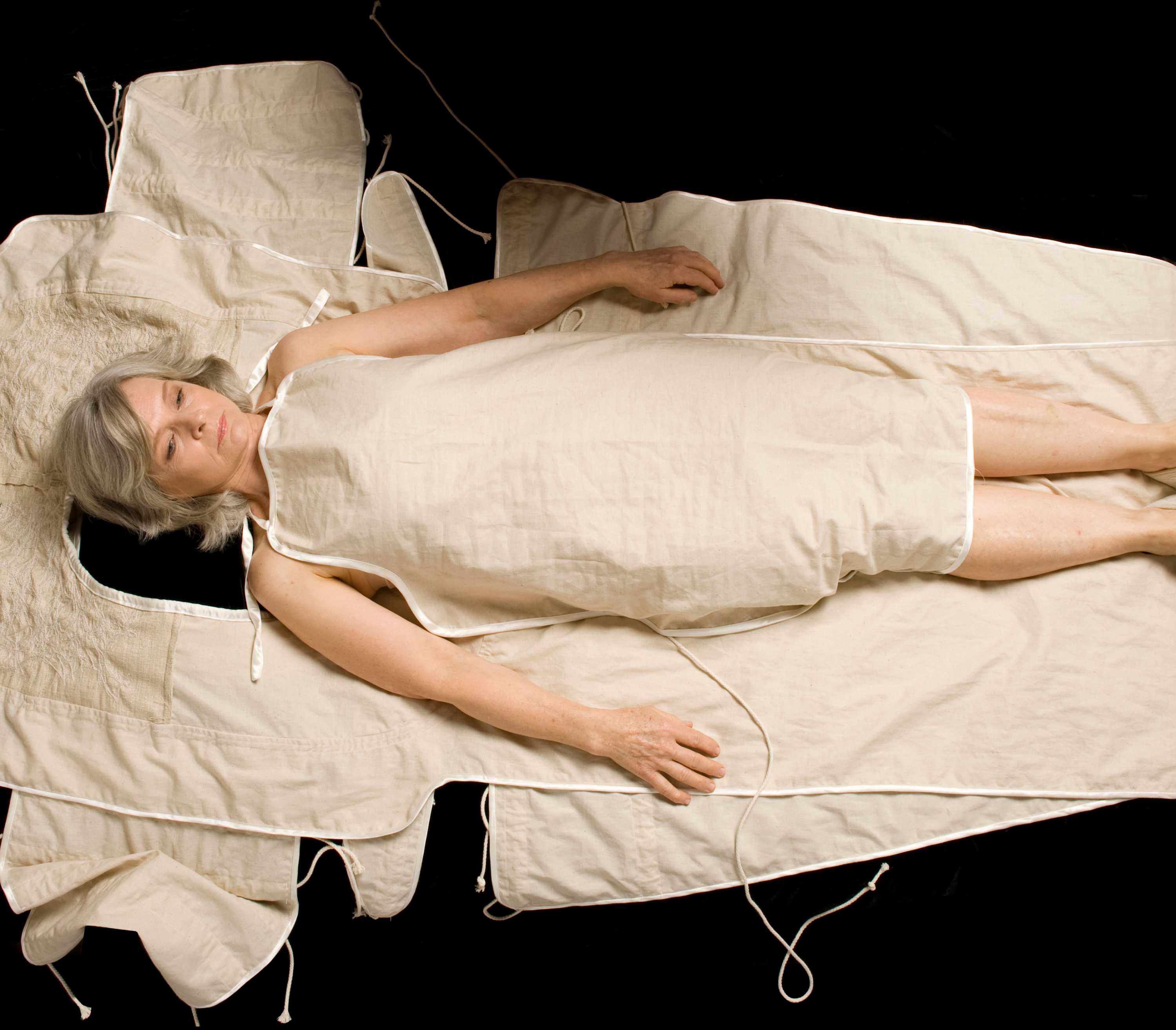 Через мой труп": Мэган Виртанен о похоронном дресс-коде (да-да!) Sobaka.ru