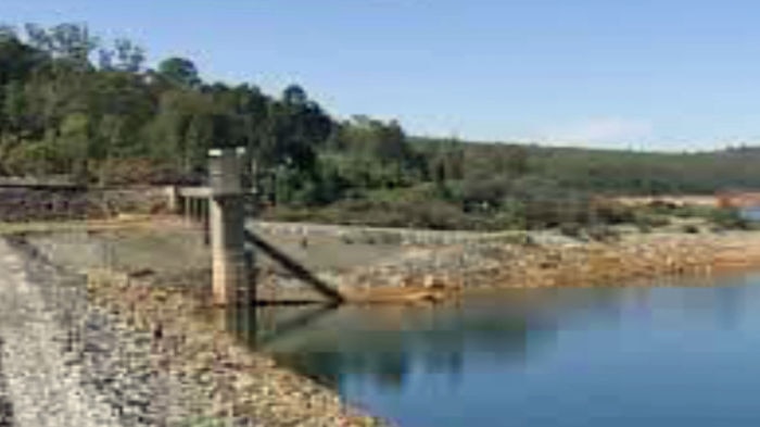 Serpentine dam