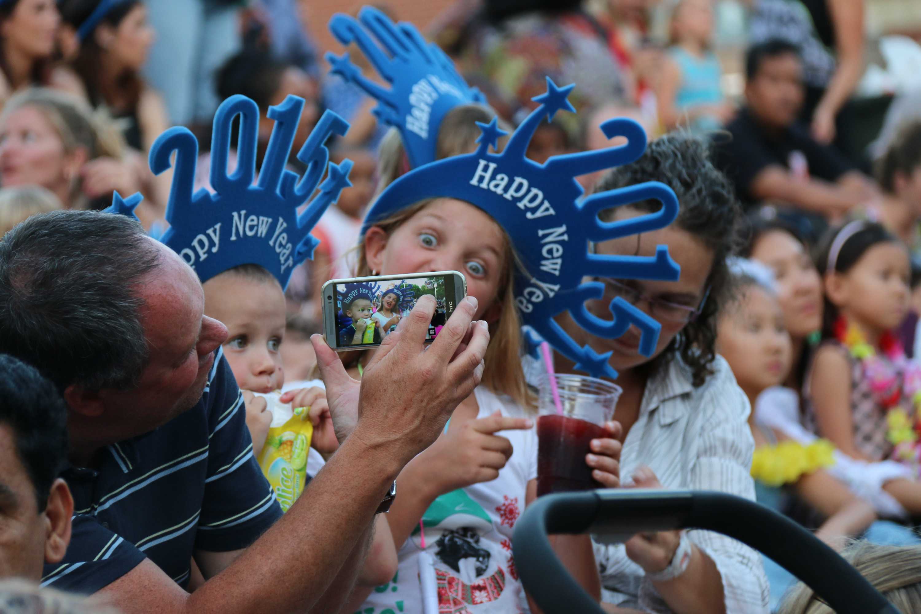 New Year's Eve in Perth Revellers descend on entertainment precincts ABC News