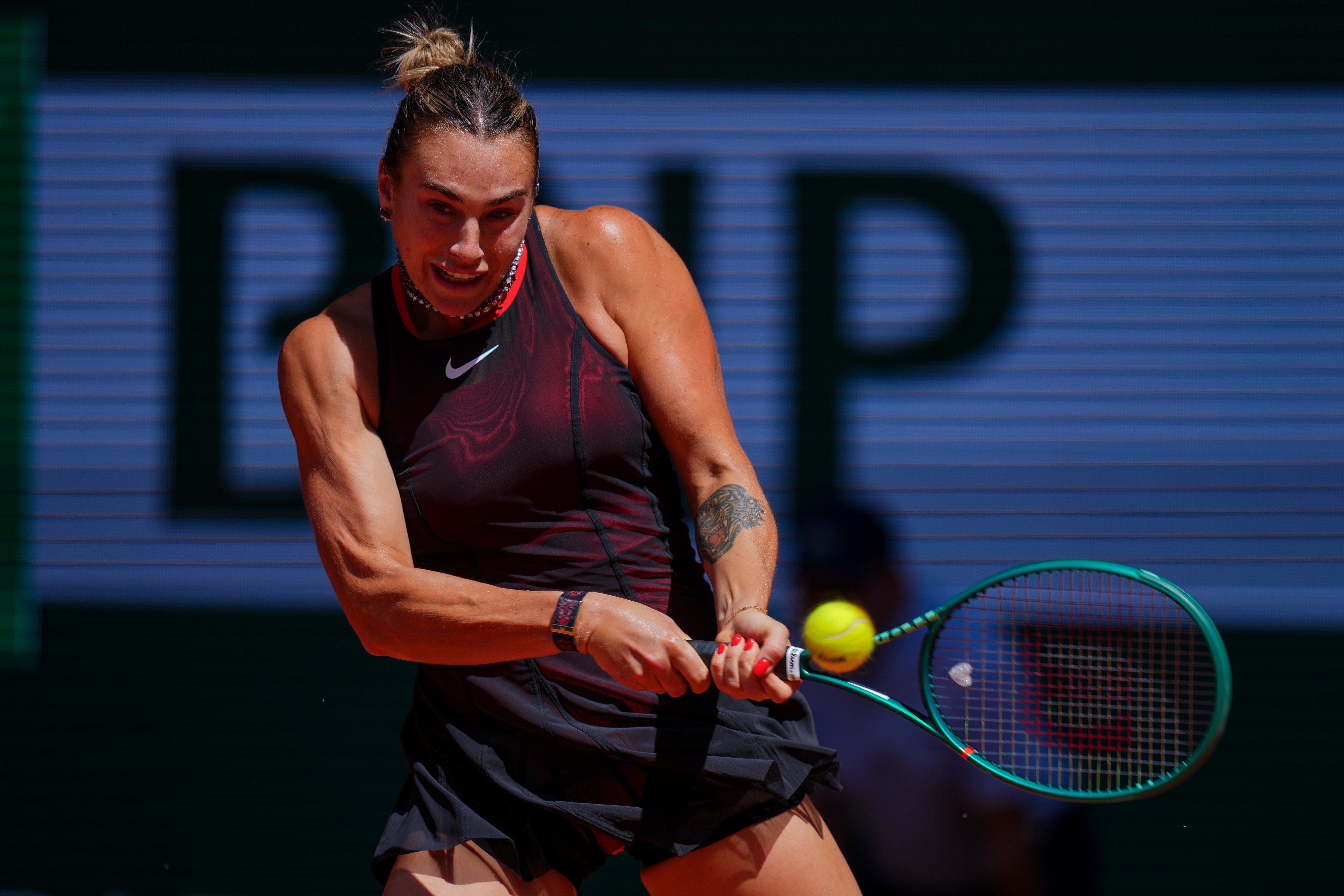 Aryna Sabalenka plays a two-handed backhand