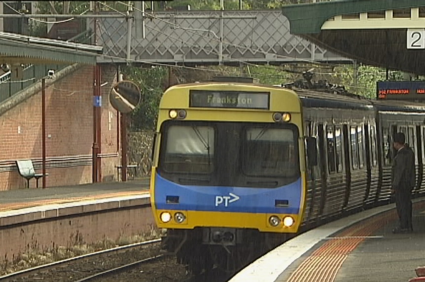 A Frankston-bound Metro train approaches the platform at Malvern station.