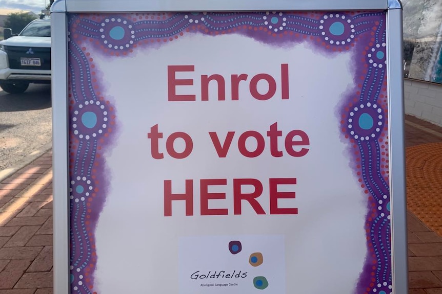 A sign saying 'enrol to vote here'