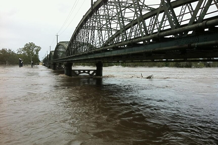 Floodwaters rise under Bundaberg's Burnett Bridge