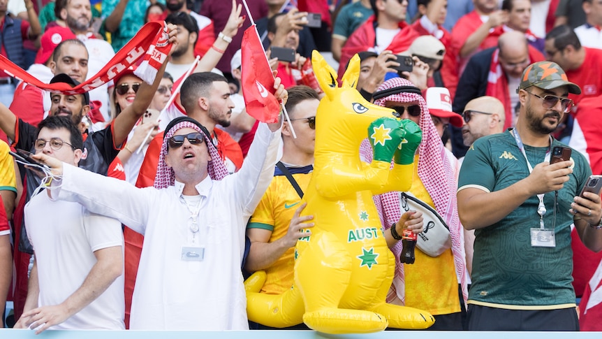 Comment les fans de Socceroos au Qatar ont célébré après la célèbre victoire de l’Australie en Coupe du monde contre la Tunisie