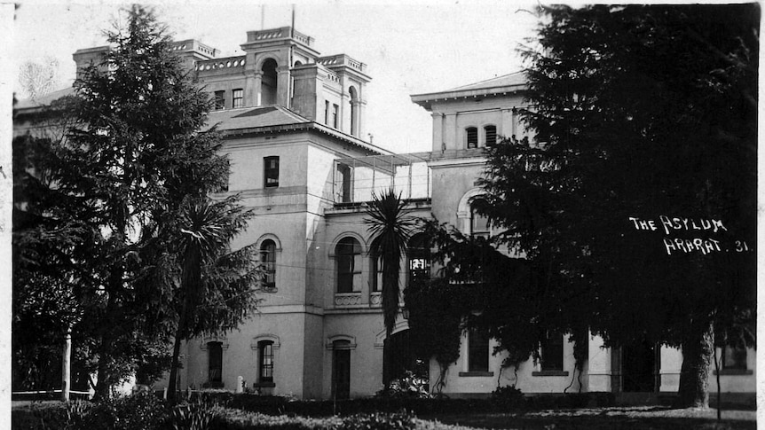 A black and white photo of the Aradale Mental Health Asylum.