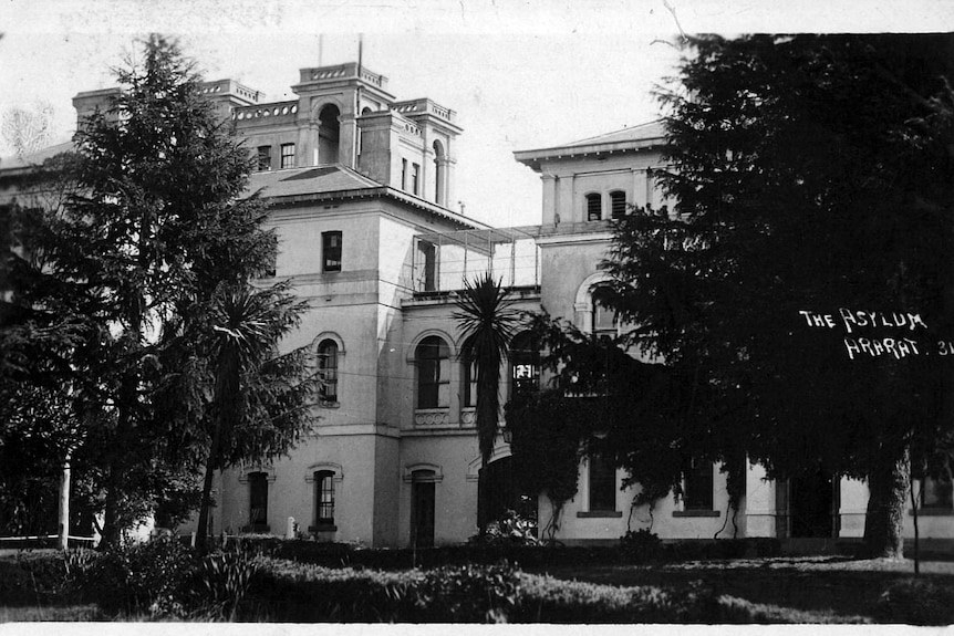 A black and white photo of the Aradale Mental Health Asylum in Ararat