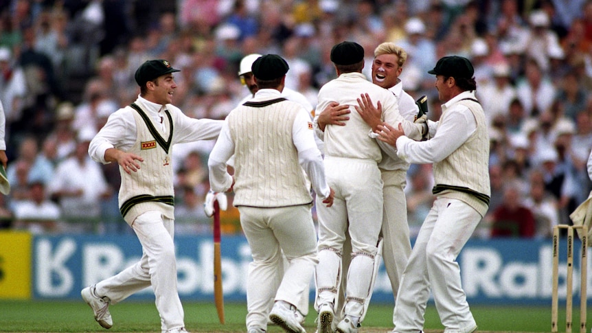 Shane Warne parle de son “Ball of the Century” du Ashes Test à Old Trafford en 1993 lors d’une conversation avec Tracey Holmes