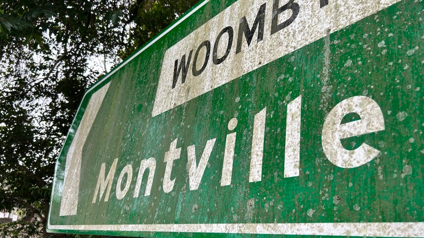 green road sign pointing towards Montville