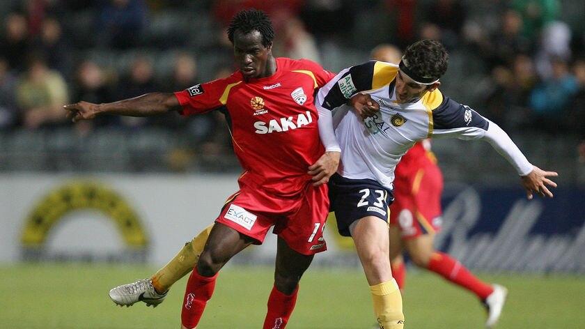 Jonas Salley competes for the ball against Mile Jedinak