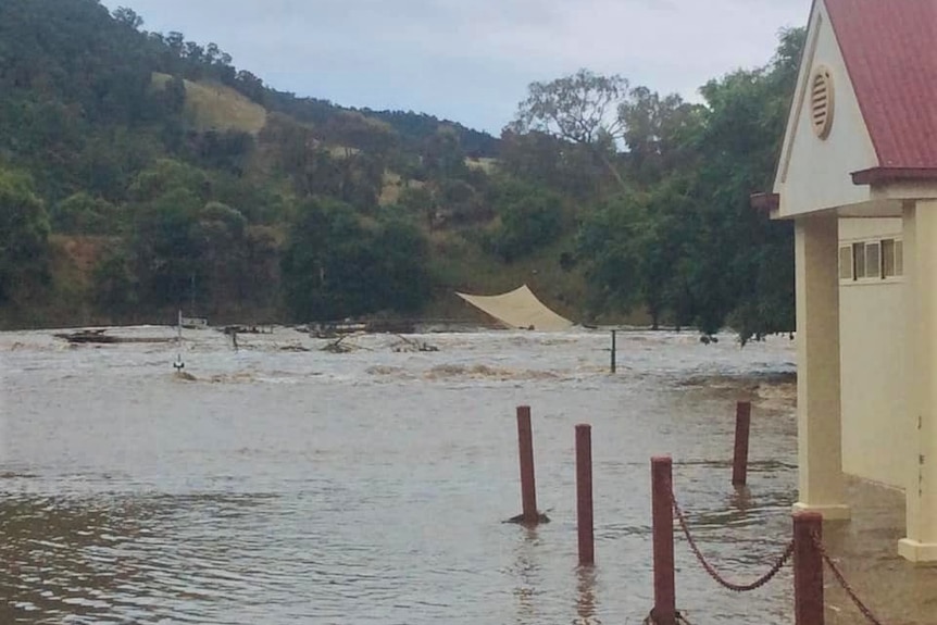 Gipps flood Omeo Livingston Creek (2)