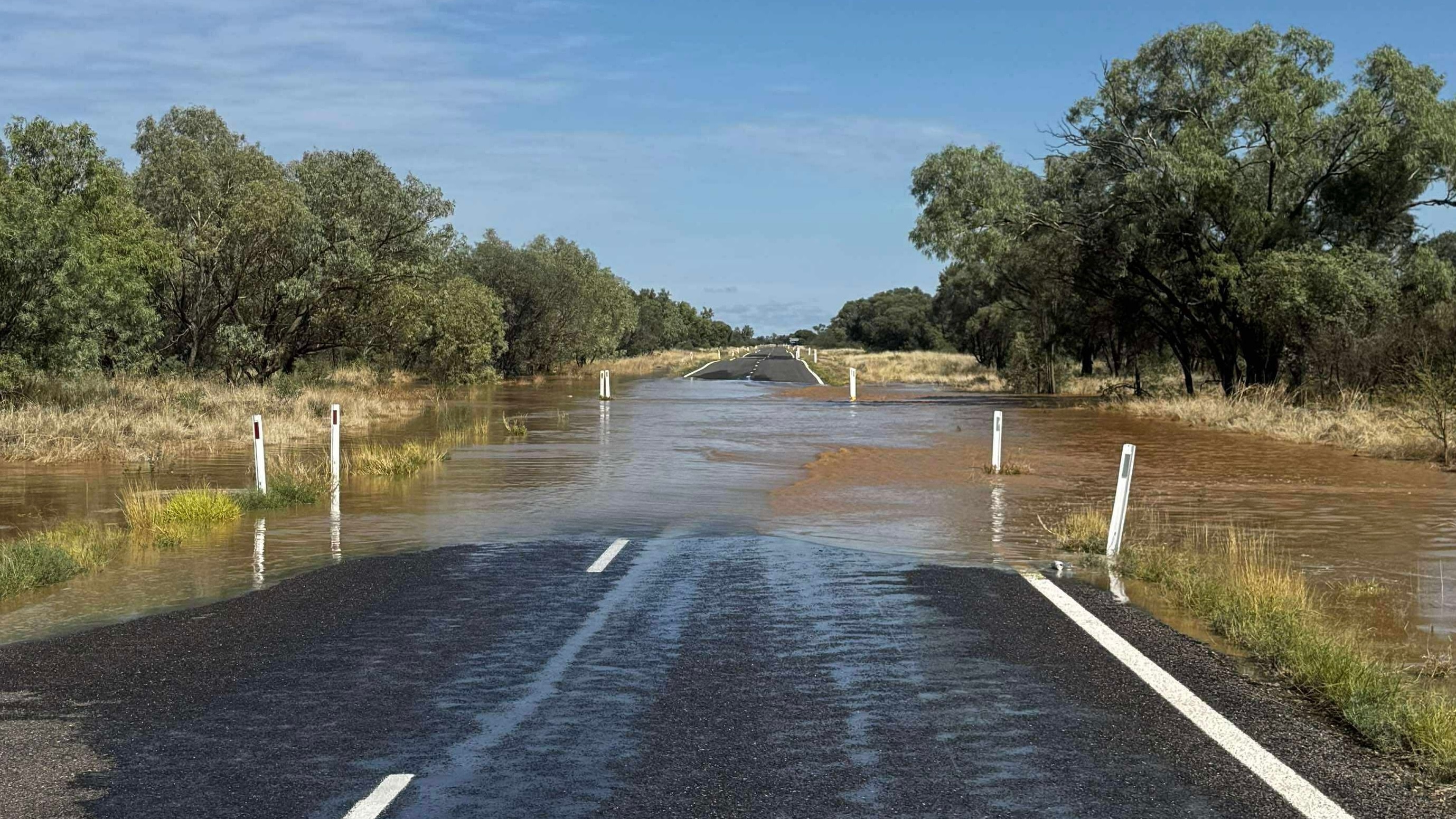 Uma estrada inundada